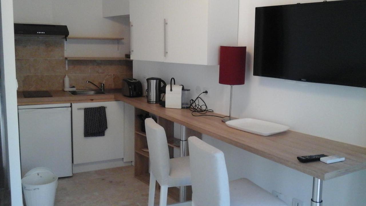 Kira Hotel Uzes Exterior photo